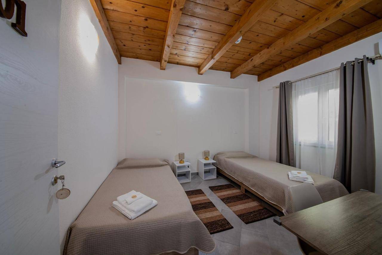 Casale in legno nella natura laziale in La Storta, Rome
