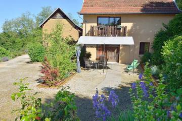 Gîte pour 3 personnes, avec jacuzzi et jardin à Saint-Genix-sur-Guiers