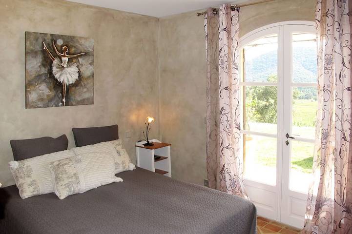 Location de vacances pour 6 personnes, avec Terrasse ainsi que Jardin et Piscine à La Môle - 2