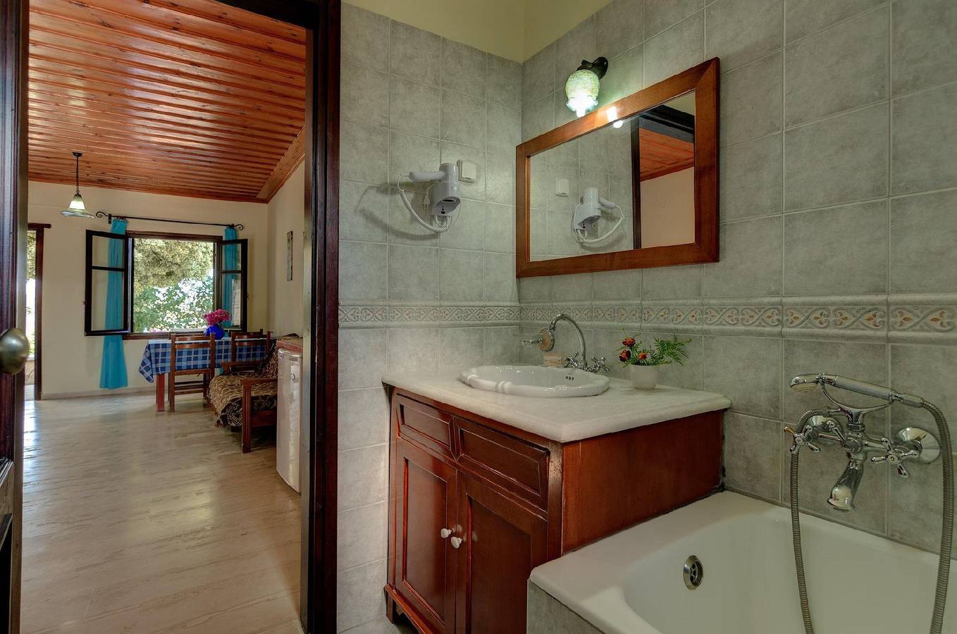 Geheel vakantieappartement, Studio with two balconies in Douliana, Vamos
