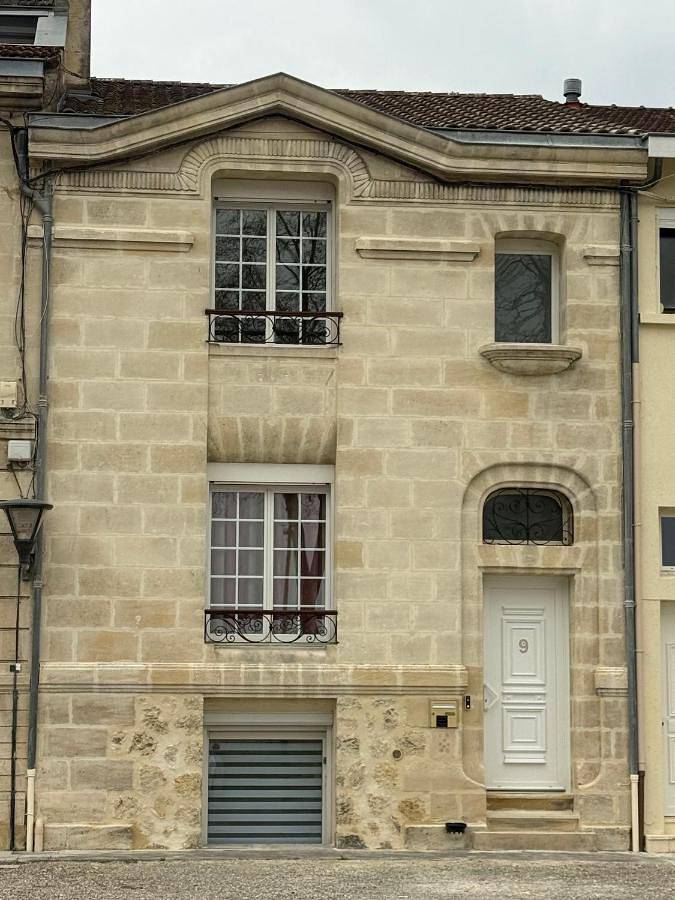Gîte pour 4 personnes, avec piscine ainsi que jardin et terrasse à Pauillac - 2