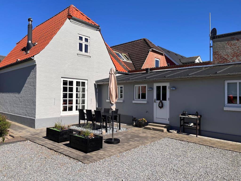 Charming Townhouse in the Kloster District – Close to the Town Centre and Kloster Bay in Nykøbing Mors, Morsø