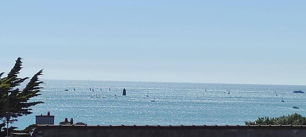 Appartement entier, Studio avec vue sur mer à Granville. Plage à 3 min in Granville, Côte de la Déroute