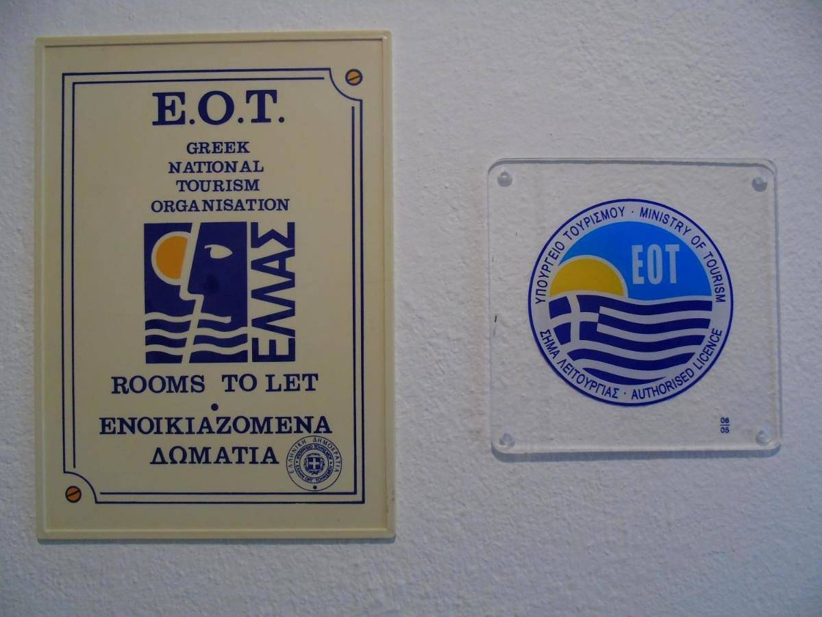 Triple Room with Private Bathroom in Sporadi