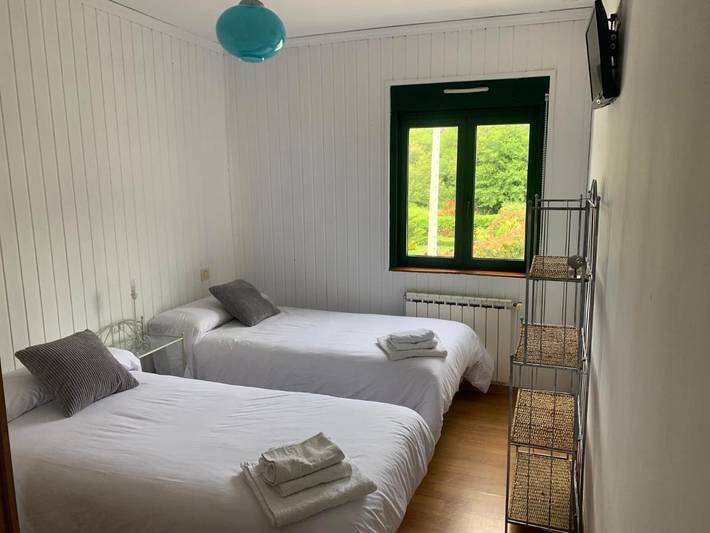 Gîte pour 2 personnes, avec vue ainsi que jardin et terrasse à Ferrol - 4