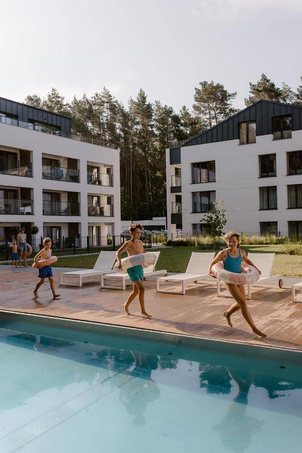 Apartament wakacyjny dla 2 osób, z balkon i ogród oraz basen w Łukęcin