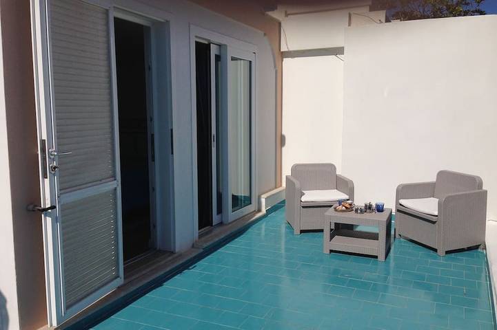 Appartement entier, Cozy Apartment with a Large Terrace Overlooking the Sea in Italie