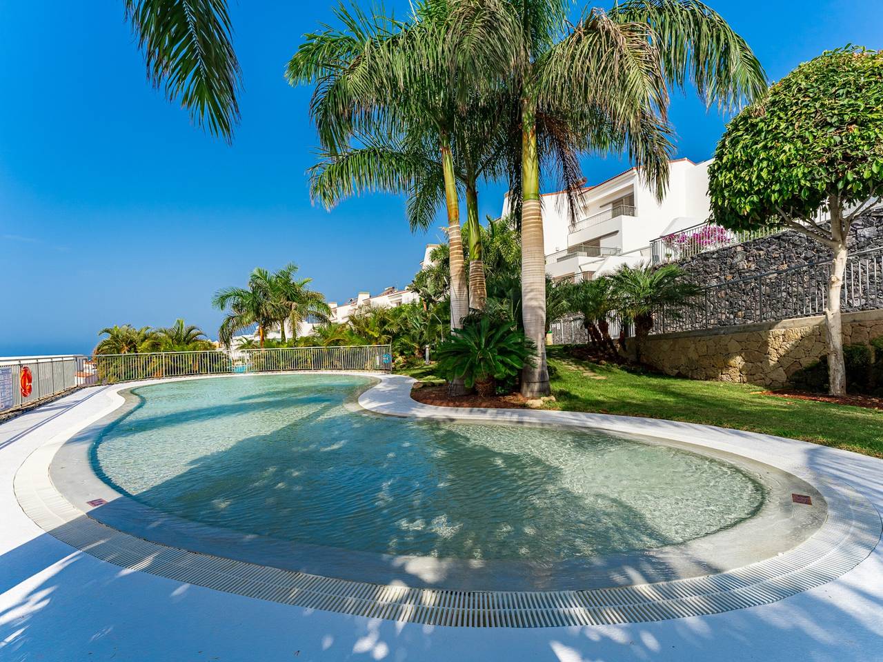 Entire apartment, Luxury apartment in La Caleta near restaurants in La Caleta, Adeje