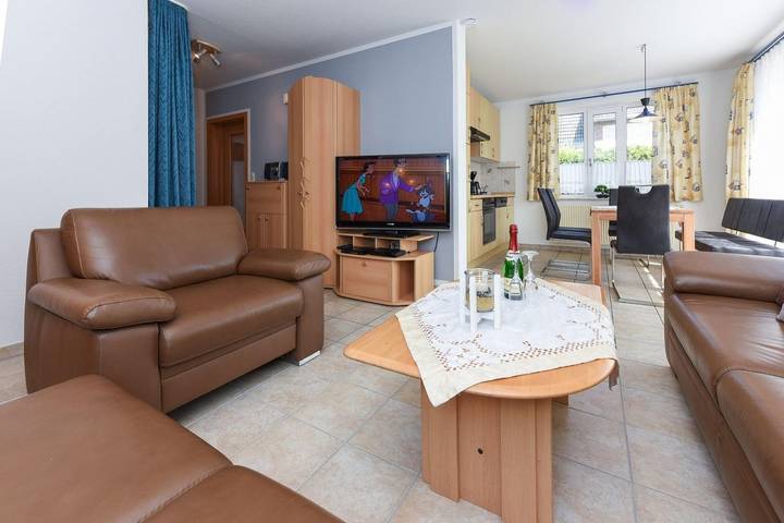 Ferienhaus für 6 Personen, mit Terrasse und Garten in Bensersiel - 3