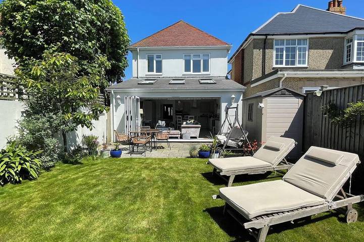 Beach house for 6 people, with garden in Bournemouth