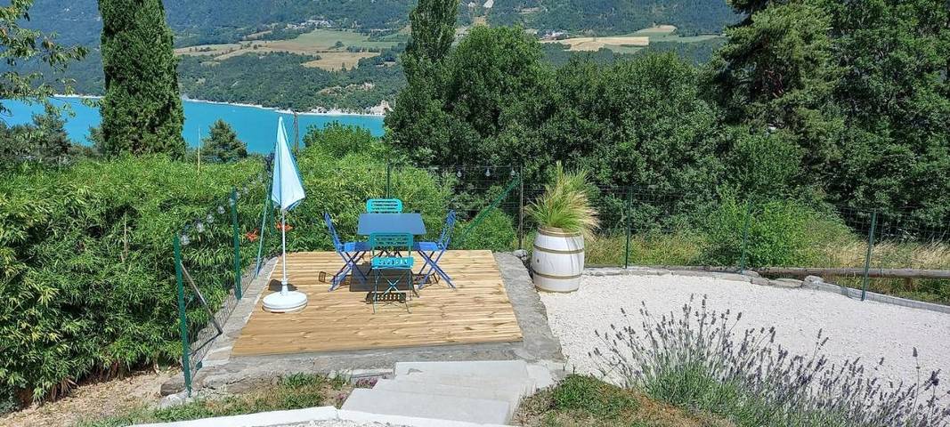 Location de vacances pour 2 personnes, avec vue sur le lac ainsi que jardin et vue dans Lac de Monteynard-Avignonet - 4