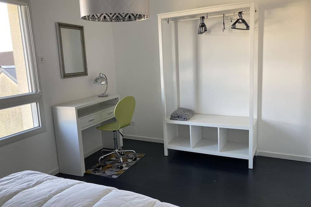 Aubinaise by the sea, 200m sea, 2 terraces, 3 bedrooms, private parking in Saint-Aubin-sur-Mer (Calvados), Caen region