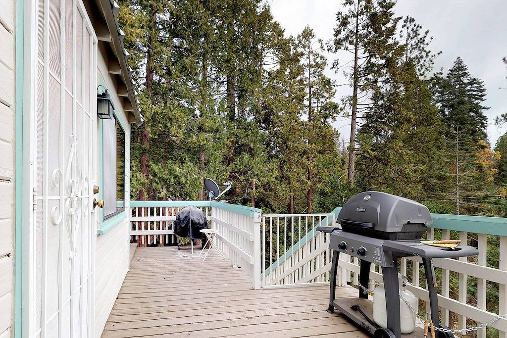 Warm, gemütliche hundefreundliche Hütte Minuten vom Shaver Lake, nahe gelegenen Dorf, & mehr! in Shaver Lake, Kings Canyon Nationalpark