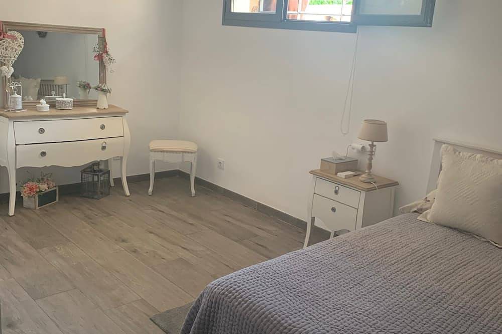 Beautiful house with swimming pool close to Puy du Fou and Toledo in Duivenhoek, Argés