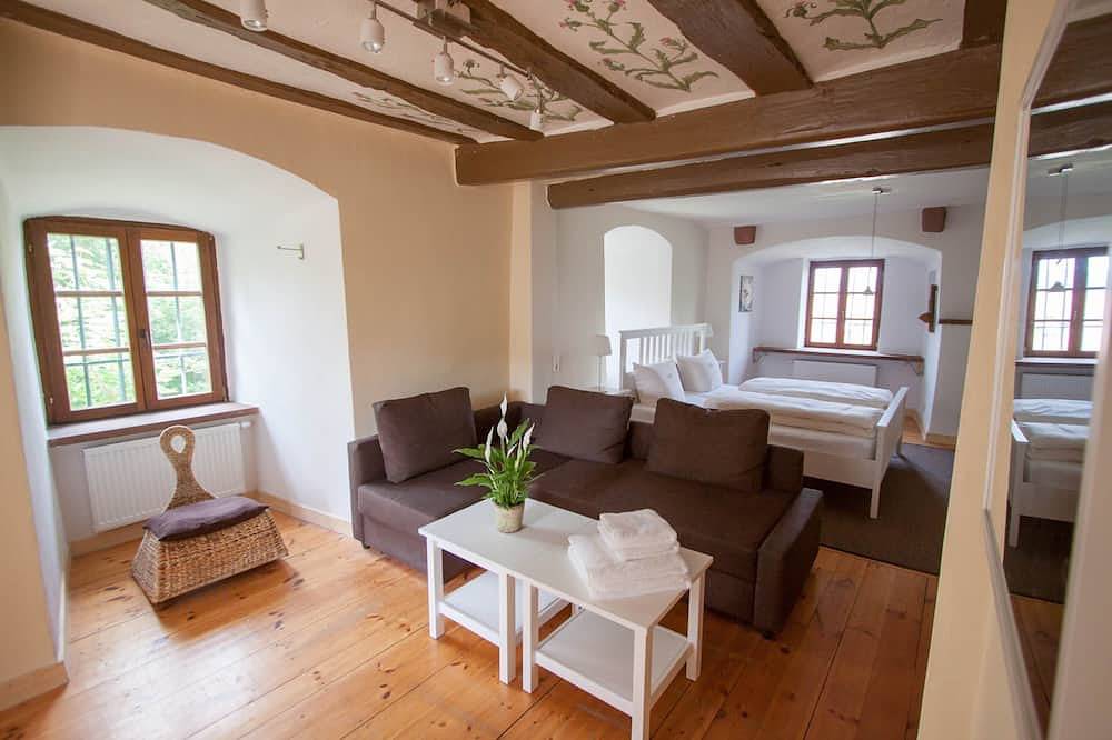 Ganze Wohnung, Burgwohnung nähe Heidelberg - mitten in der Natur in Wiesloch, Kraichgau