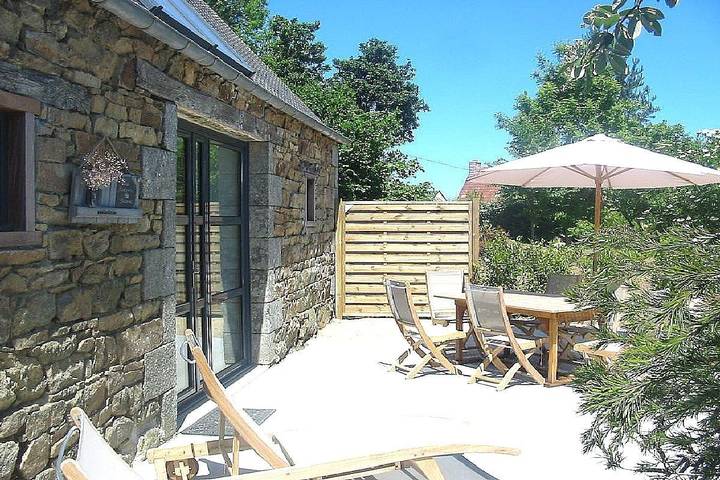 Gîte pour 4 personnes, avec terrasse et sauna ainsi que jacuzzi et jardin à Kermaria-Sulard - 2