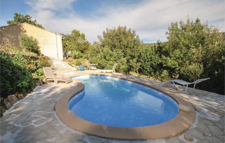 Amplio Apartamento con Piscina y Parking, a 400m del Centro de la Ciudad in Sainte-Anastasie-sur-Issole, Costa mediterránea (Francia)