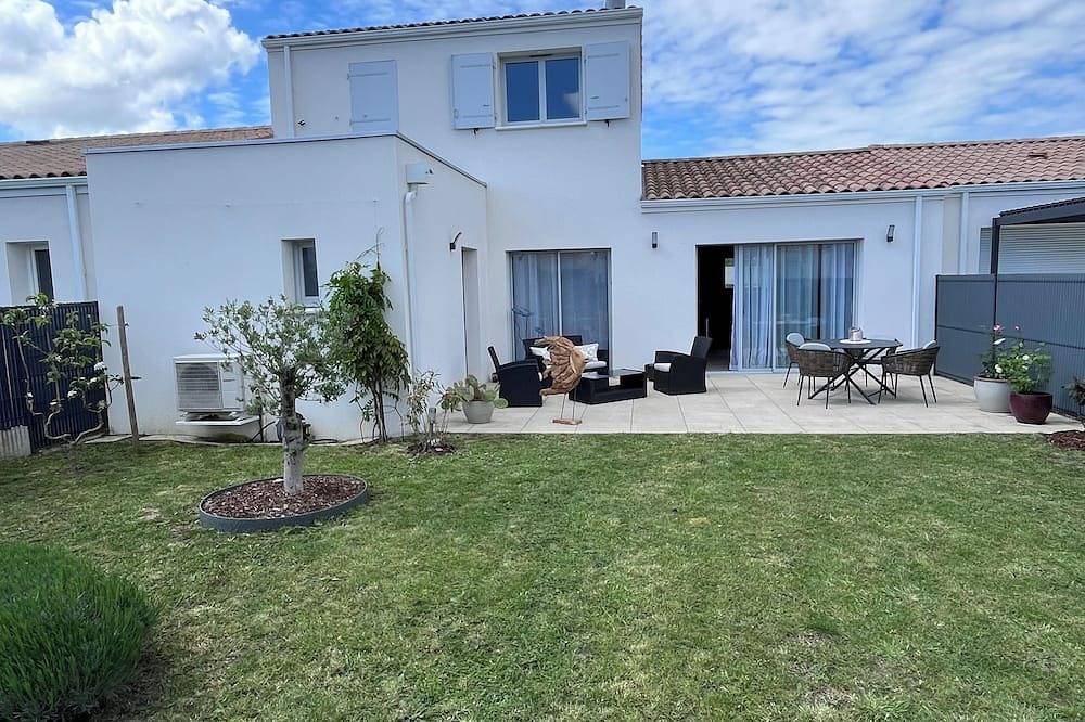 Quiet new house 2.5 km from the sea, the Zoo and the resort of La Palmyre in Saint-Augustin, Côte de Beauté
