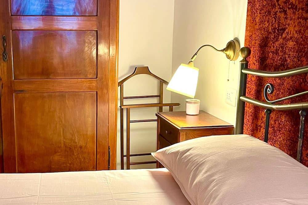 Two Private Rooms: with 1 room, with 2 rooms. Kitchen Living Room Parking in Reggio Emilia, Provincia de Reggio Emilia