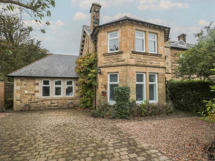 Log cabin for 10 people, with garden, with pets in Alnwick