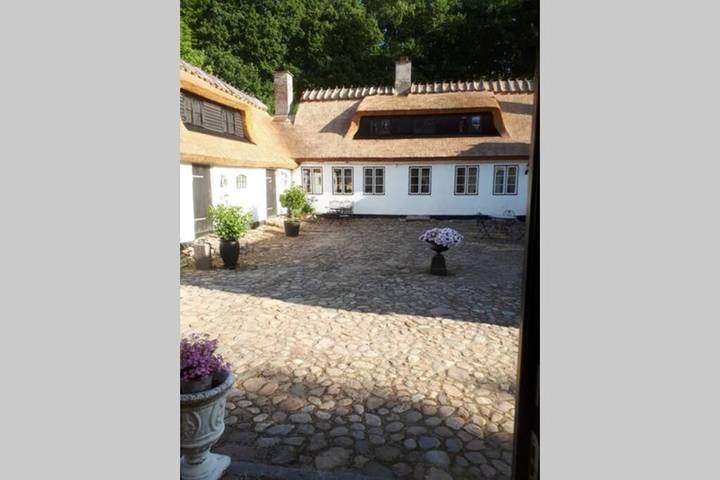 Ferieudlejning for 3 personer, med Balkon og Terrasse såvel som Have og Udsigt i Fredensborg