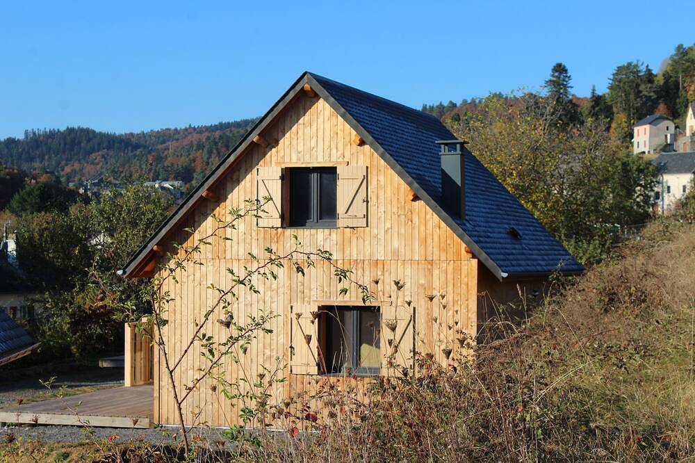 Chalet \"Le Pradou\" Neubau, kostenloses Wlan, Heizung inklusive in Murol, Regionaler Naturpark Volcans d'Auvergne