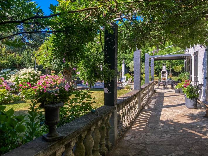 Location de vacances pour 6 personnes, avec terrasse ainsi que jardin et piscine en Dordogne - 4