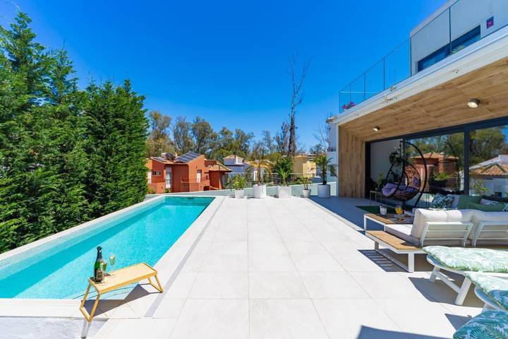 Casa rural para 6 personas, con Balcón y Terraza además de Jardín y Piscina en Torremolinos - 4