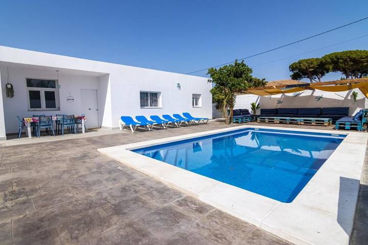 Chalet para 18 personas, con vistas además de terraza y piscina en Novo Sancti Petri
