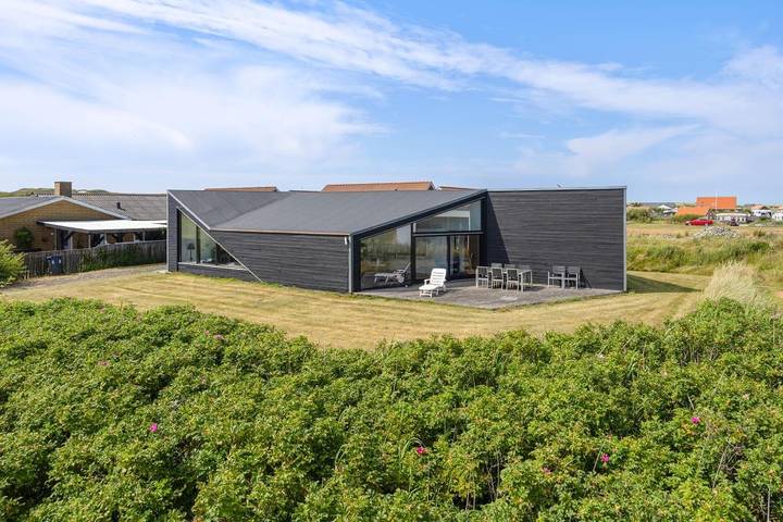 Ferienhaus für 8 Personen, mit Balkon/Terrasse und Terrasse sowie Sauna in Thorsminde