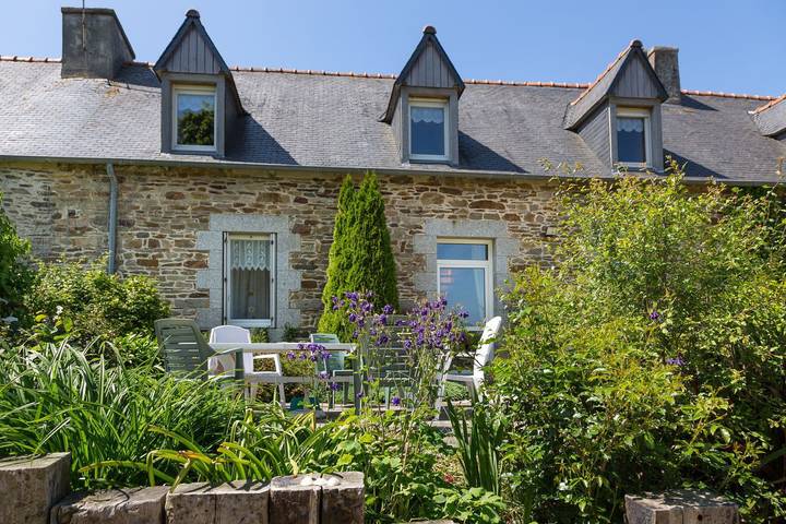 Gîte pour 8 personnes, avec piscine ainsi que jardin et terrasse, animaux acceptés à Pleudaniel - 2