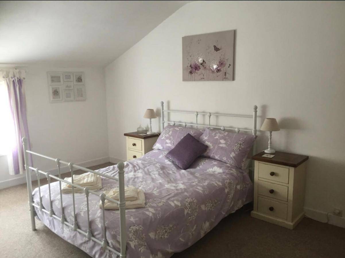 Two-Bedroom House in Chamboret, Région de Bellac