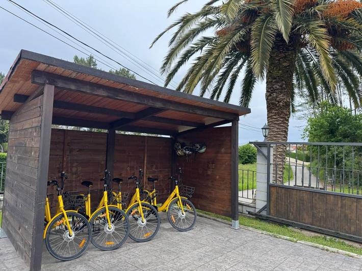 Aparthotel para 4 personas, con piscina además de vistas y jardín en Costa Occidental Asturiana - 2