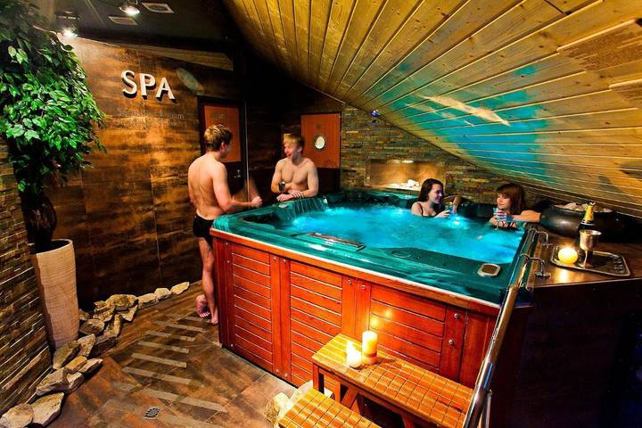 Ośrodek wypoczynkowy dla 4 osób, z Jacuzzi i Taras oraz Ogród i Basen w Podkarpacie