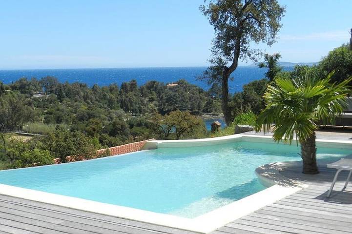 Location de vacances pour 8 personnes, avec balcon et jardin dans Plage de La Fossette