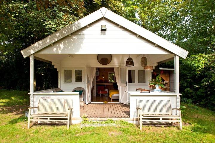 Gîte pour 2 personnes, avec Terrasse et Jardin ainsi que Vue et Vue sur le lac à Asse