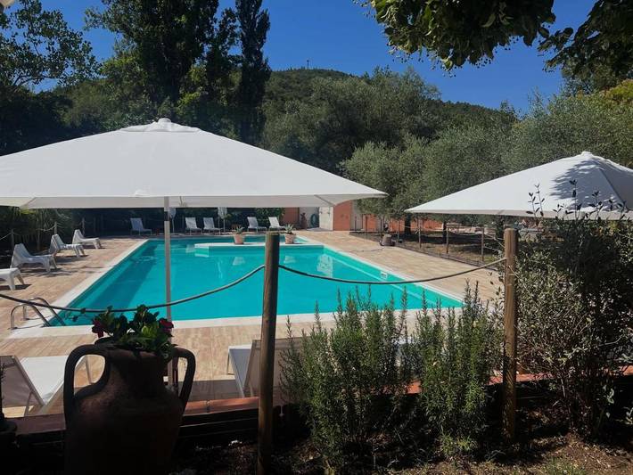 Hôtel pour 4 personnes, avec jardin et piscine à Fabriano