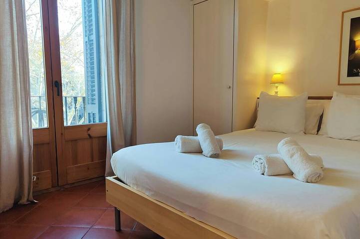 Entire apartment, Rambla F - Plaça Catalunya, great views! in Barcelona Centre, Barcelona