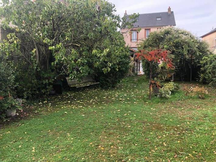 Location de vacances pour 9 personnes, avec Balcon et Jacuzzi ainsi que Terrasse et Jardin à Vincelles (Marne)