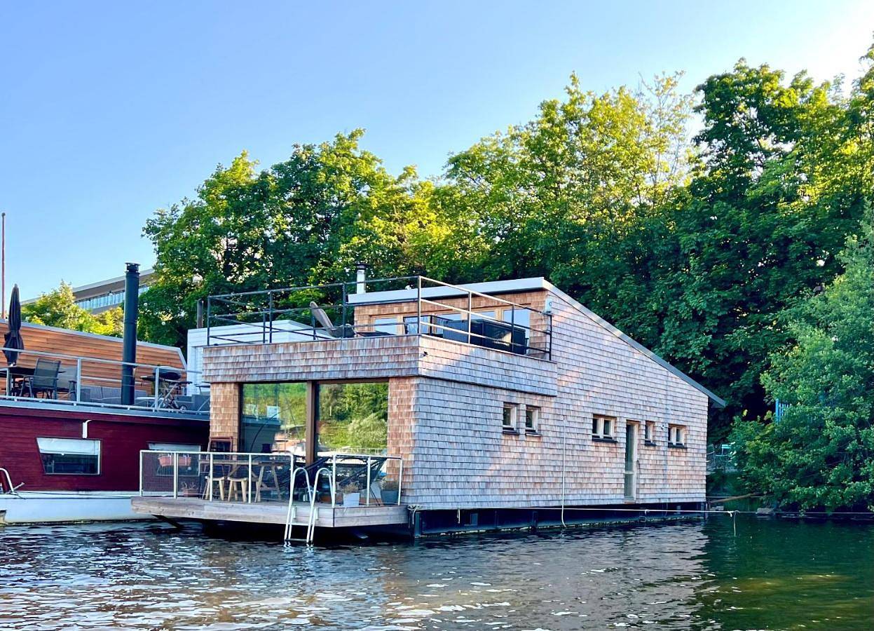 Houseboat Fred Prague in Smíchov, Prag