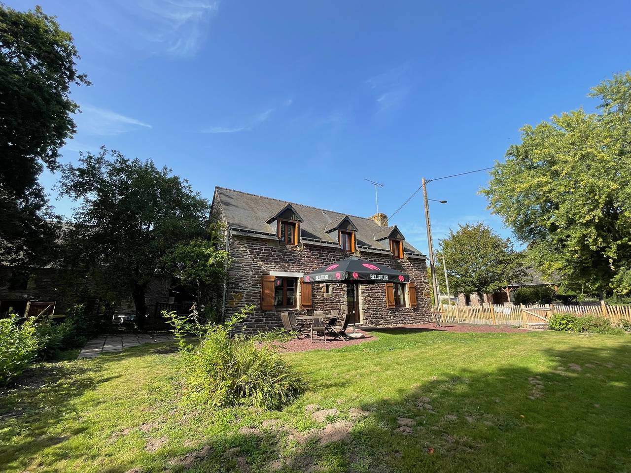 Maison de vacances 'La Table Carrée - Brocéliande' avec terrasse privée, jardin privé et Wi-Fi in Tréhorenteuc, Région de Vannes