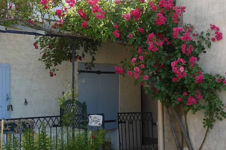 Gîte pour 5 personnes, avec terrasse à Le Chaffaut-Saint-Jurson