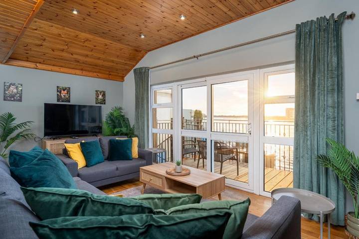Holiday rental for 10 people, with Balcony and Terrace as well as View in Athlone