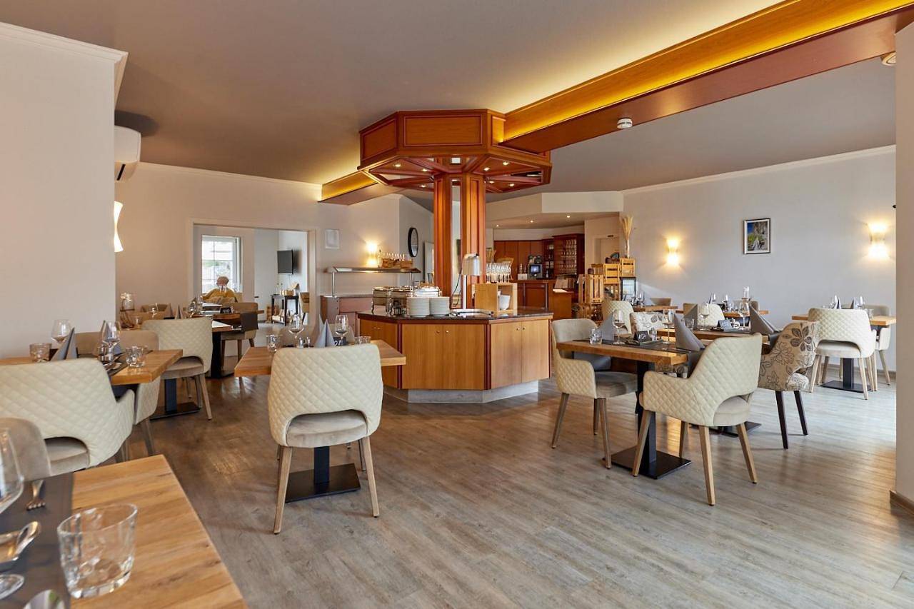 Moselhotel Weinhaus Simon `Sauna`Winzerstube`Eladesäule in Wintrich, Bernkastel-Kues & Umgebung