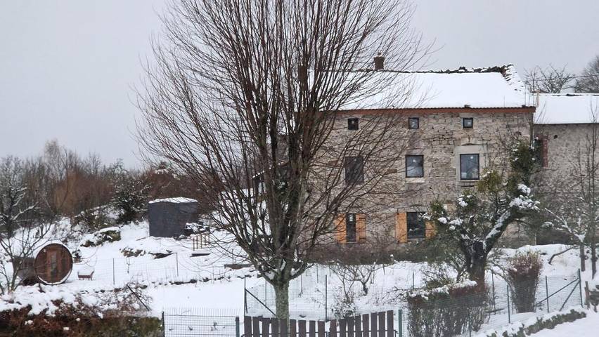 Location de vacances pour 15 personnes, avec jacuzzi et jardin ainsi que sauna et terrasse, animaux acceptés à Vollore-Montagne - 2