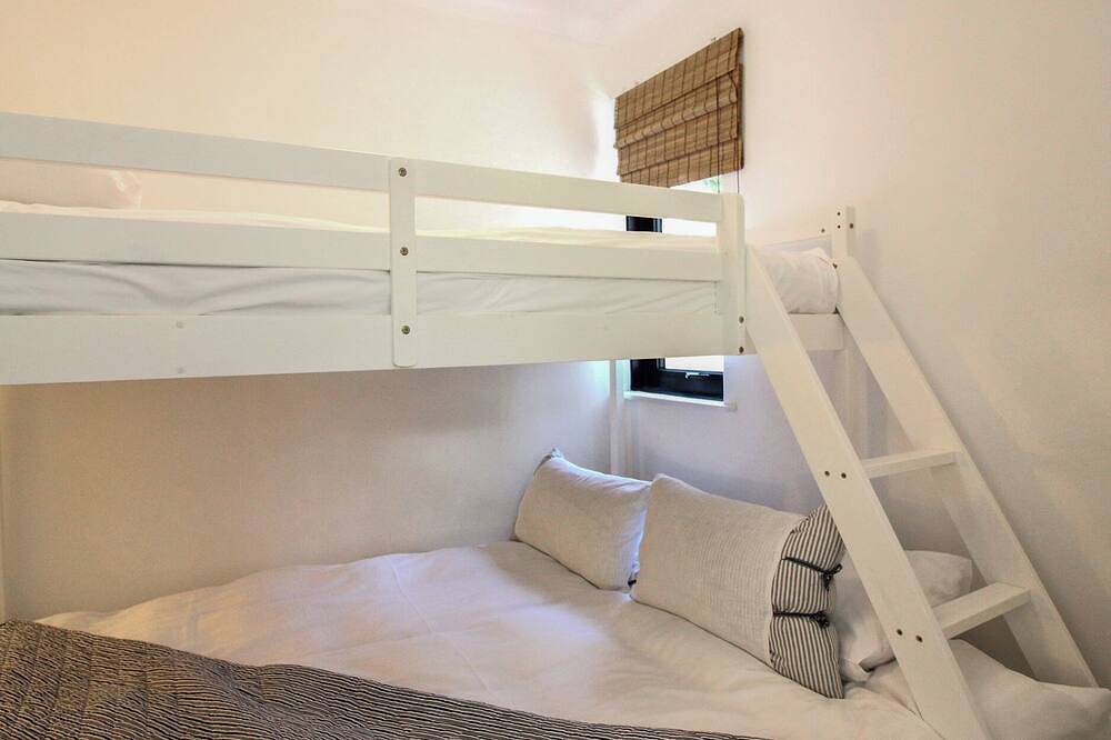West Island, pet friendly, character holiday cottage in Kingsbridge in Kingsbridge, South Devon