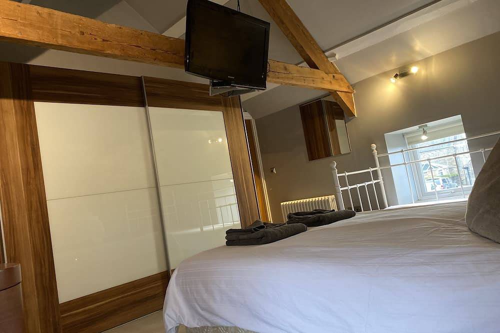 5* Barn Conversion c/w hot tub, sauna, games room, 1/4 acre enclosed games in Northumberland