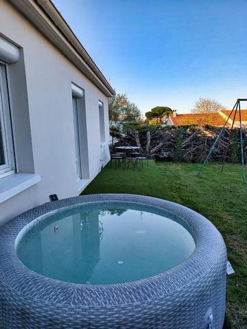 Cottage pour 8 personnes, avec jardin et jacuzzi ainsi que sauna et terrasse à Dompierre-sur-Mer
