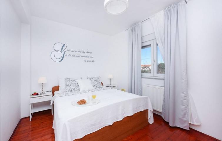 Geräumige 2-Zimmer-Wohnung mit Pool und Terrasse, nahe der Küste von Zadar in Zadar Stadt, Zadar (Kommun)