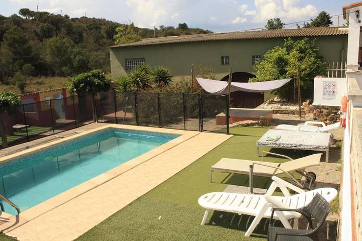 Casa rural para 10 personas, con Balcón y Terraza además de Jardín y Piscina en Espolla - 2